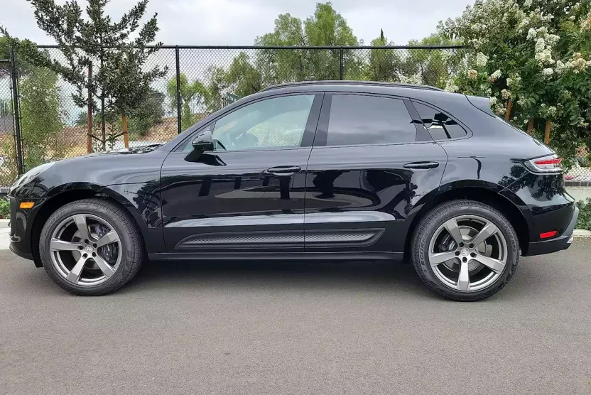 2025 Porsche Macan T photo 1