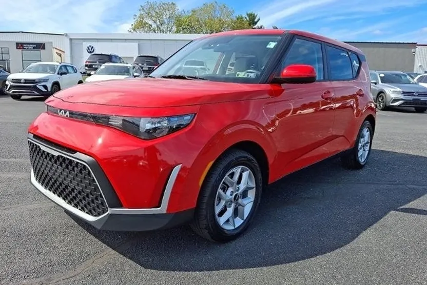 2024 Kia Soul LX photo 1