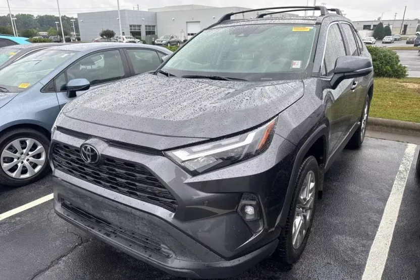 2024 Toyota RAV4 XLE Premium photo 1