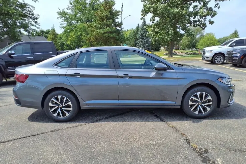 2025 Volkswagen Jetta 1.5T S photo 1