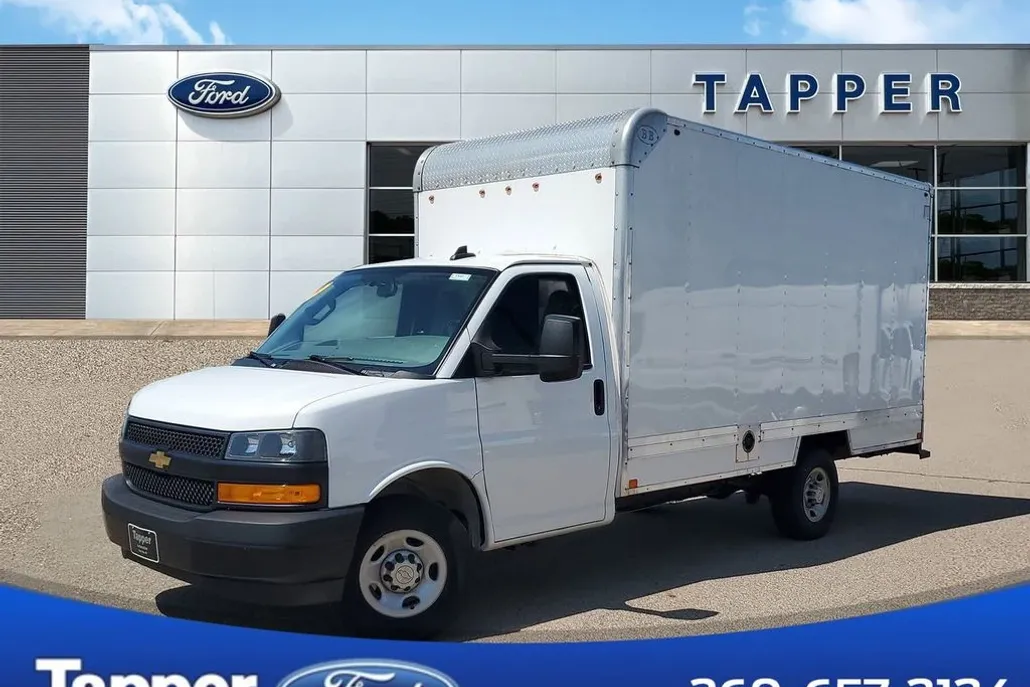 2022 Chevrolet Express 3500 photo 1