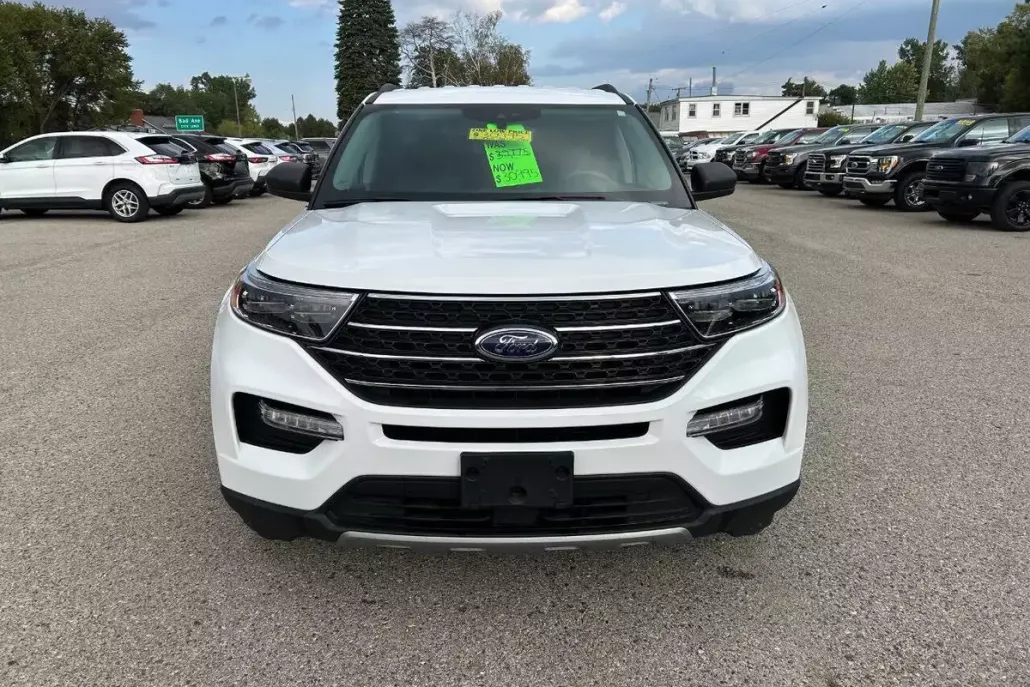2024 Ford Explorer XLT photo 1
