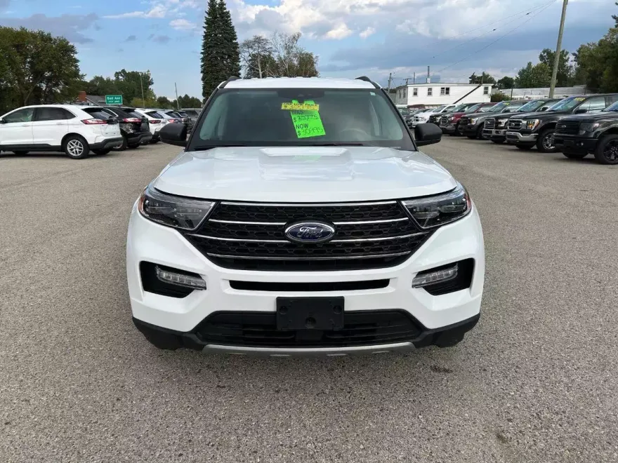 2024 Ford Explorer XLT photo 1