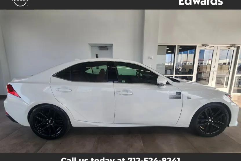 2016 Lexus IS 350 photo 1