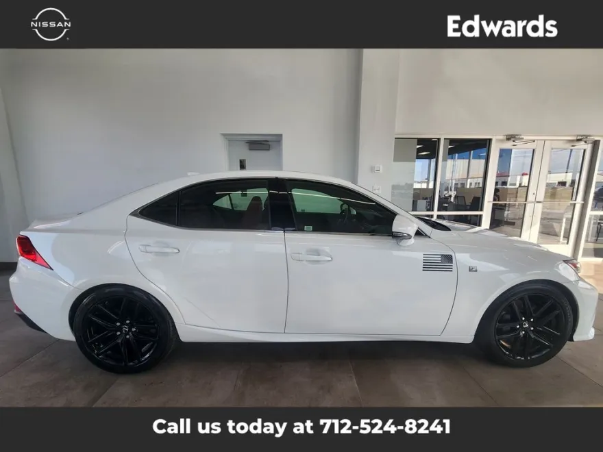 2016 Lexus IS 350 photo 1
