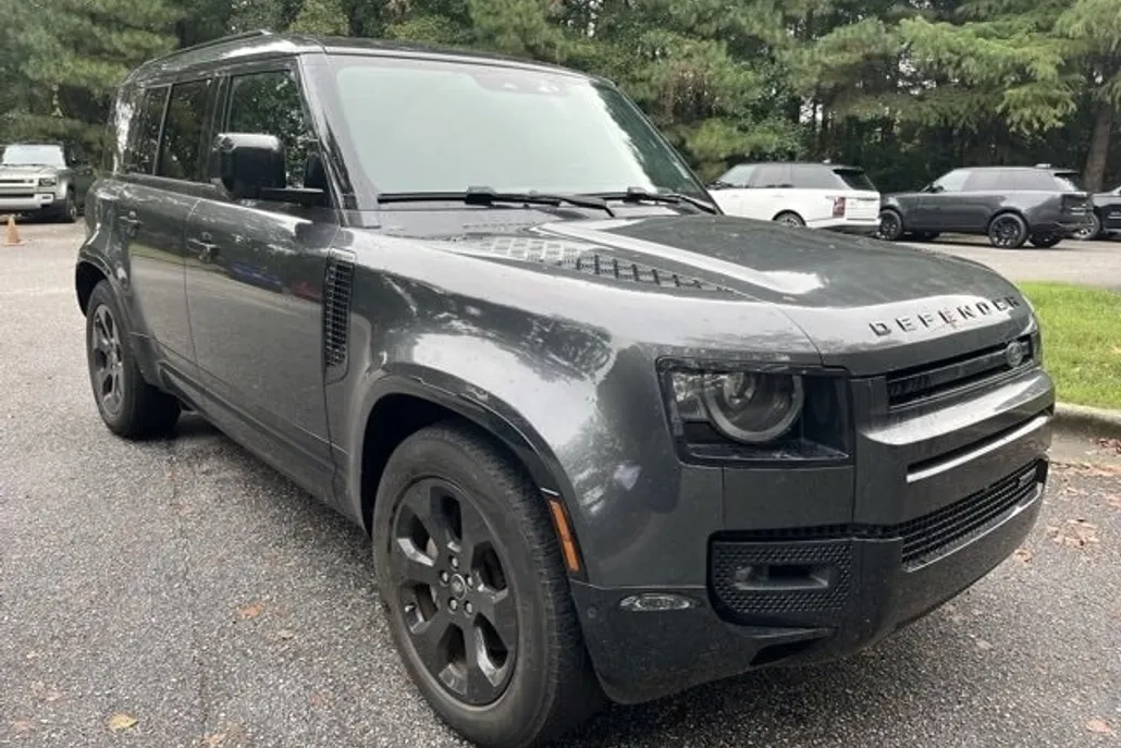 2023 Land Rover Defender X-Dynamic SE photo 1