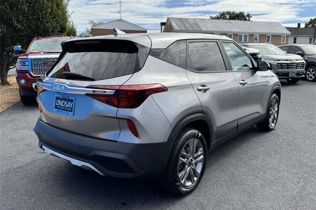 2022 Kia Seltos LX photo 1