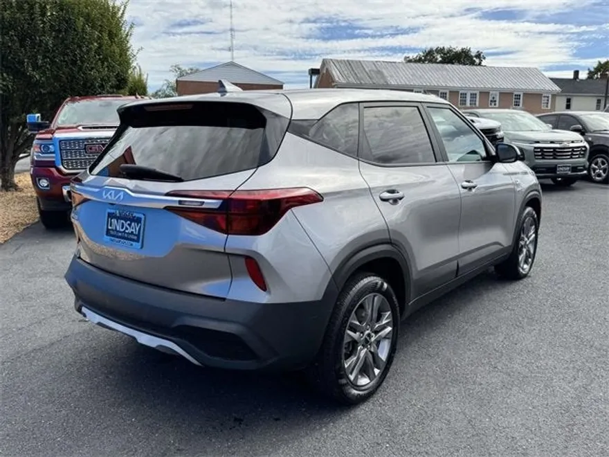 2022 Kia Seltos LX photo 1