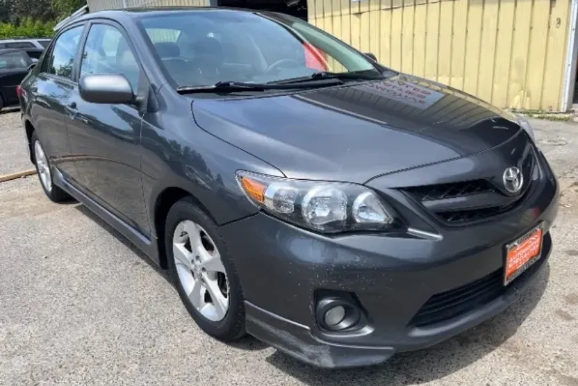 2012 Toyota Corolla photo 1