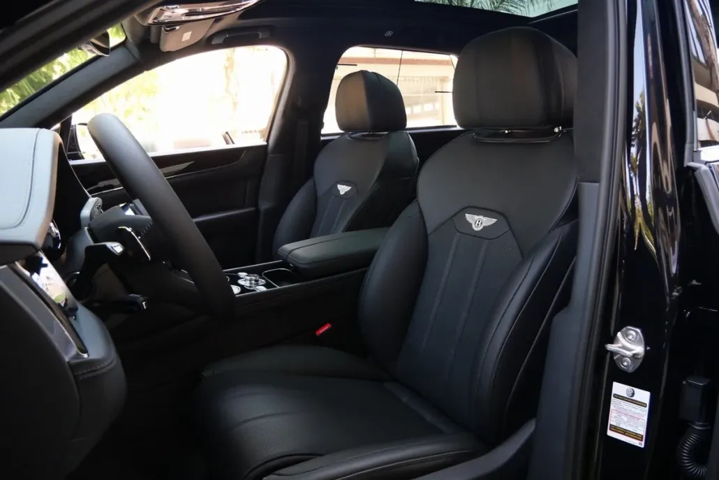 2025 Bentley Bentayga Hybrid photo 1