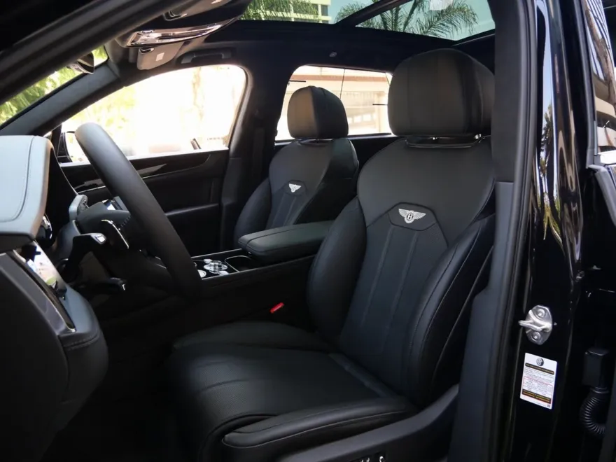 2025 Bentley Bentayga Hybrid photo 1