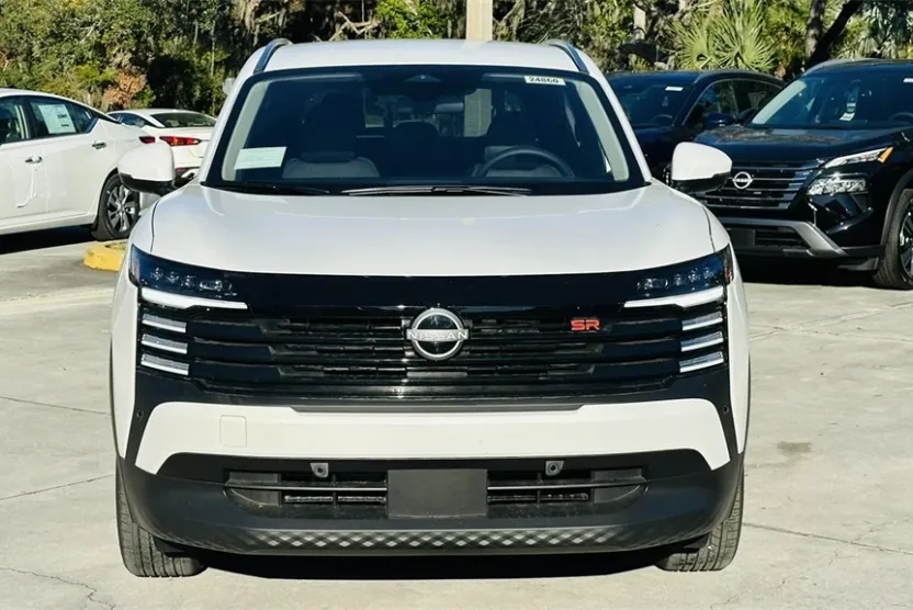 2025 Nissan Kicks SR photo 1