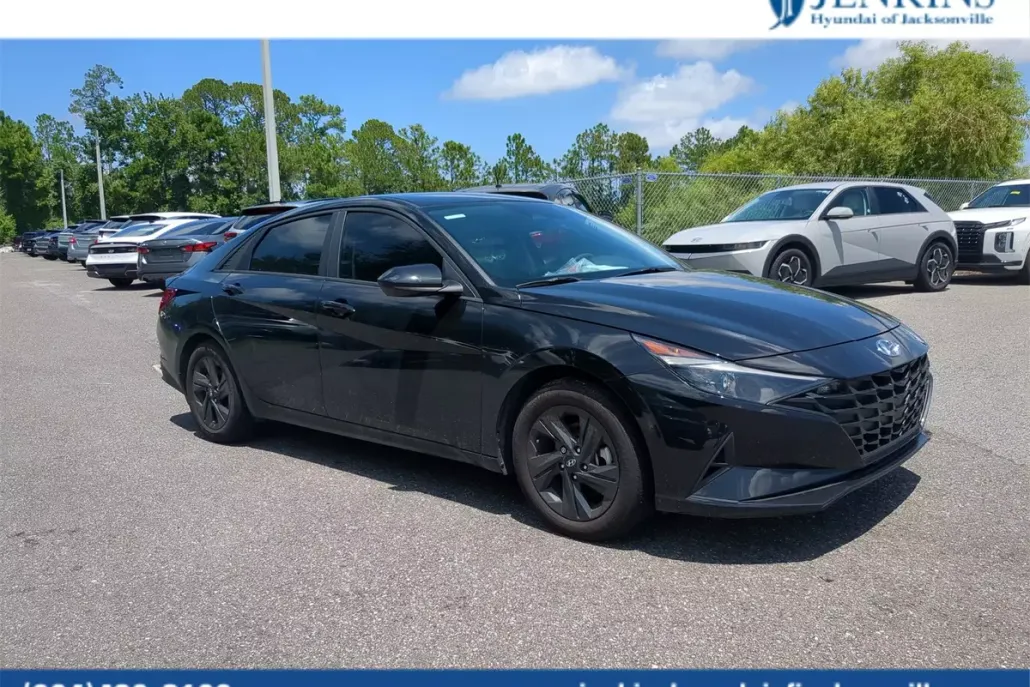 2023 Hyundai Elantra SEL photo 1