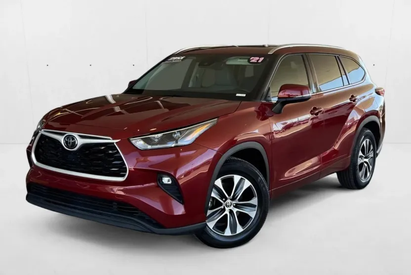 2021 Toyota Highlander XLE photo 1