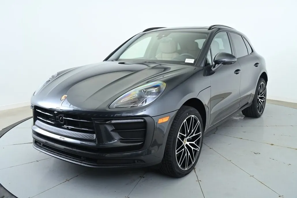 2025 Porsche Macan Base photo 1