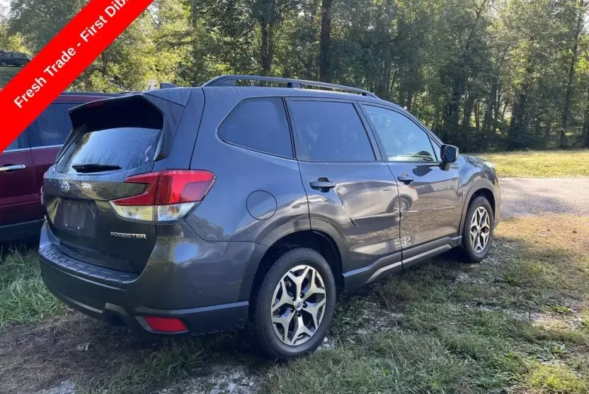 2021 Subaru Forester Premium photo 1