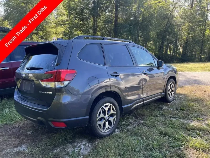 2021 Subaru Forester Premium photo 1