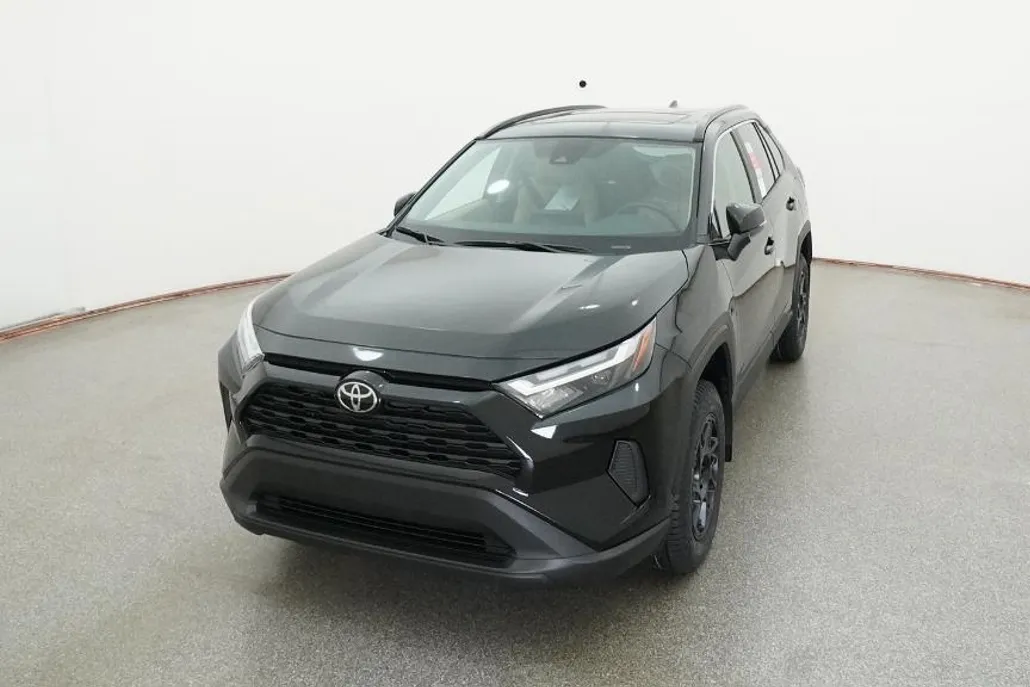 2025 Toyota RAV4 XLE photo 1