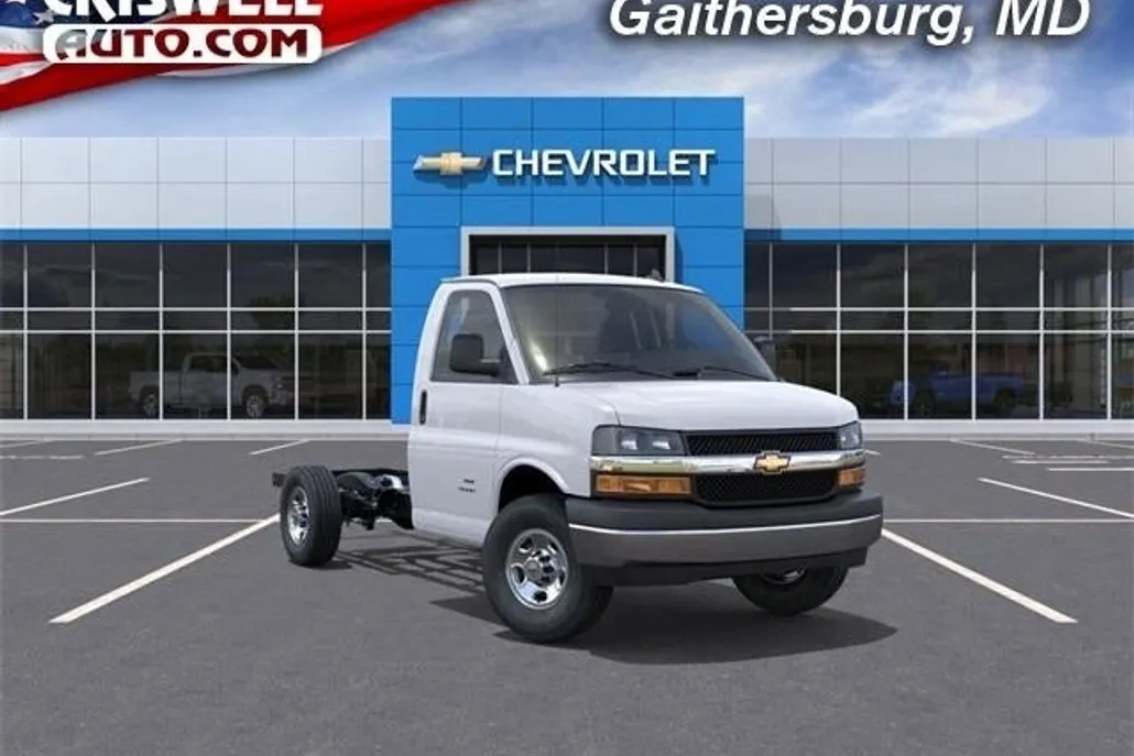 2025 Chevrolet Express 3500 Work Van Cutaway photo 1
