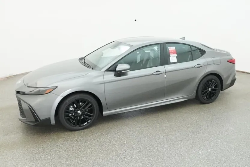 2026 Toyota Camry SE photo 1
