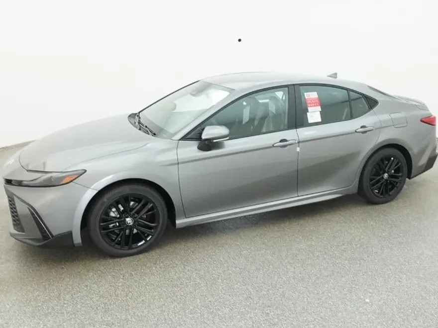 2026 Toyota Camry SE photo 1