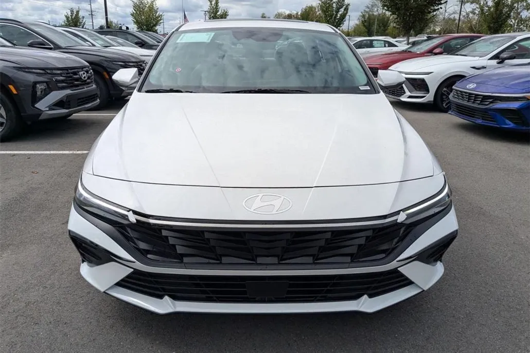 2025 Hyundai Elantra Limited photo 1