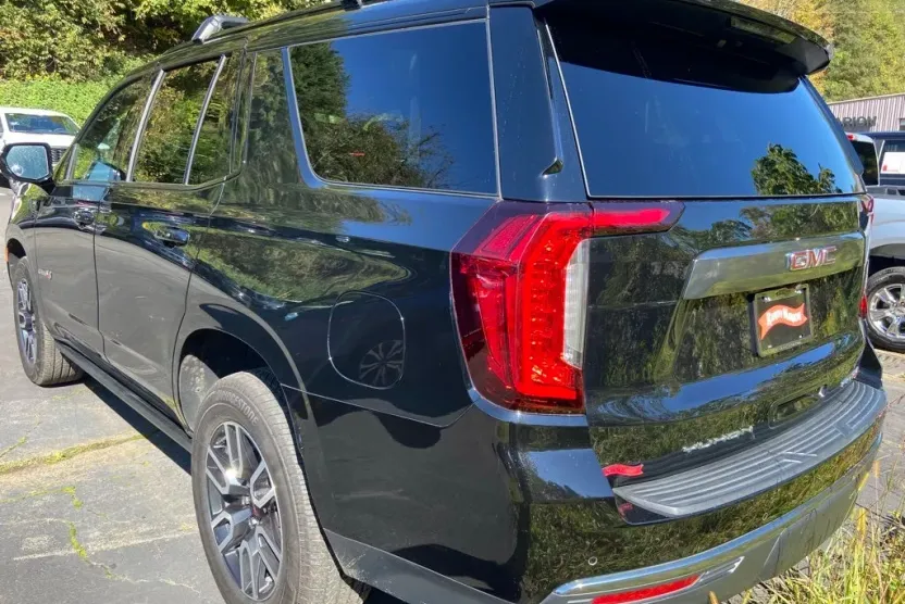 2022 Gmc Yukon AT4 photo 1