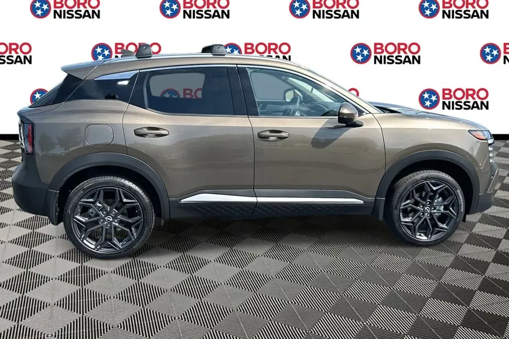 2025 Nissan Kicks SR photo 1