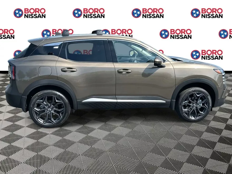 2025 Nissan Kicks SR photo 1