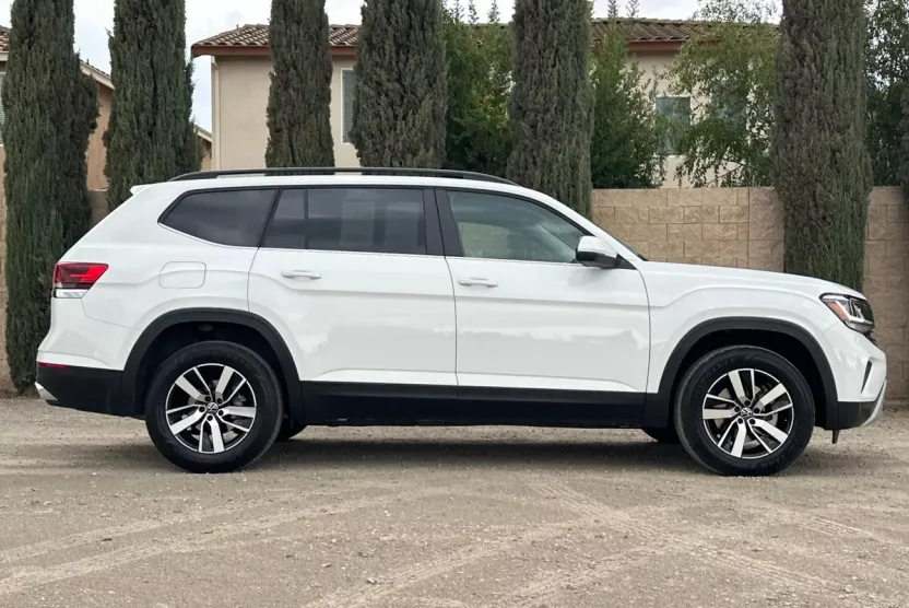 2023 Volkswagen Atlas SE photo 1
