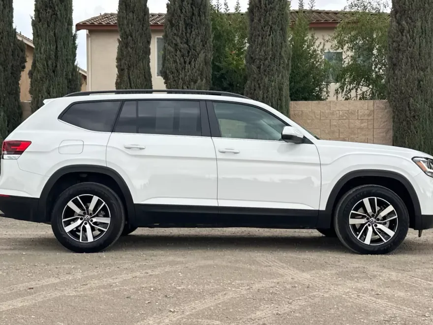 2023 Volkswagen Atlas SE photo 1