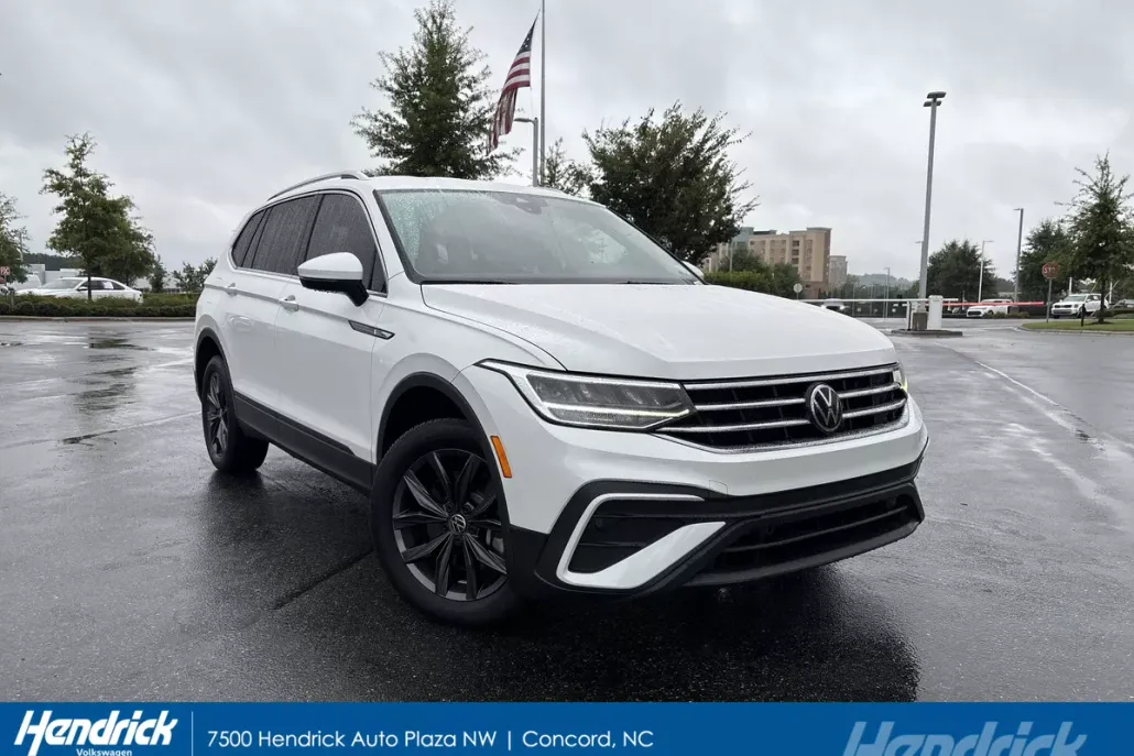 2023 Volkswagen Tiguan SE photo 1