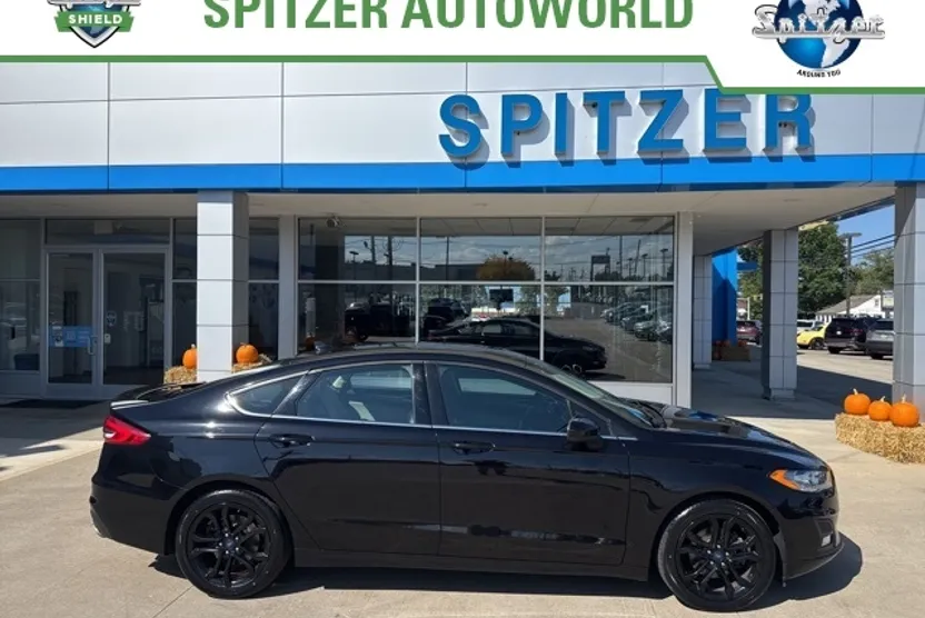 2019 Ford Fusion SE photo 1
