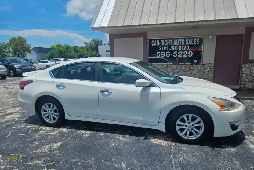 2014 Nissan Altima 2.5 S photo 1