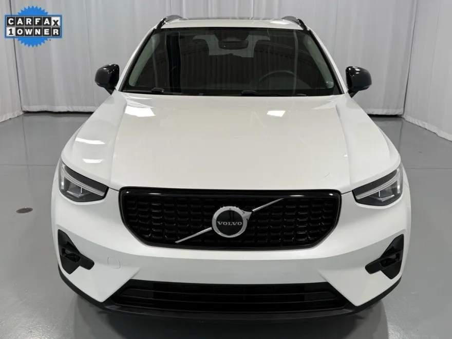 2023 Volvo XC40 AWD Plus photo 1
