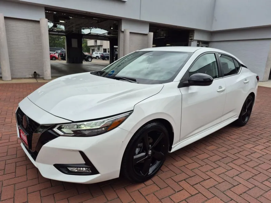 2023 Nissan Sentra SR photo 1