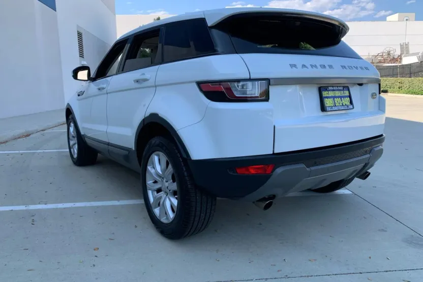 2017 Land Rover Range Rover Evoque SE photo 1