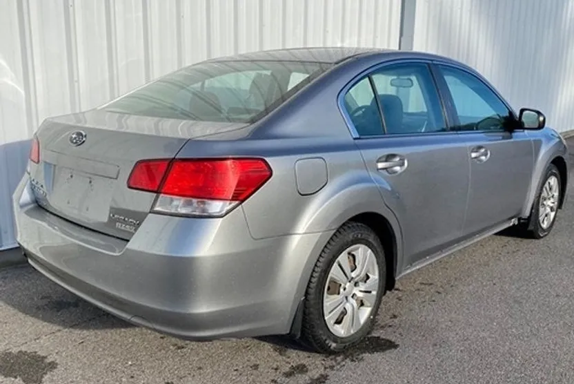 2011 Subaru Legacy 2.5i photo 1