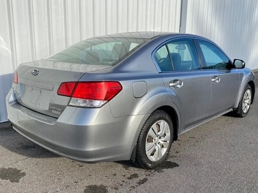 2011 Subaru Legacy 2.5i photo 1