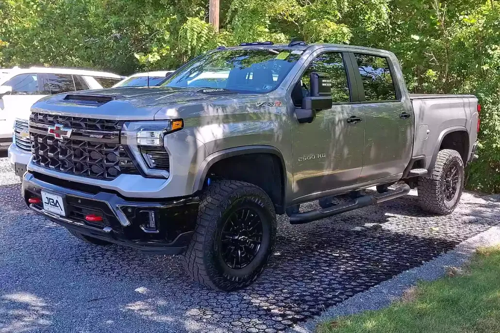 2025 Chevrolet Silverado 2500HD ZR2 photo 1