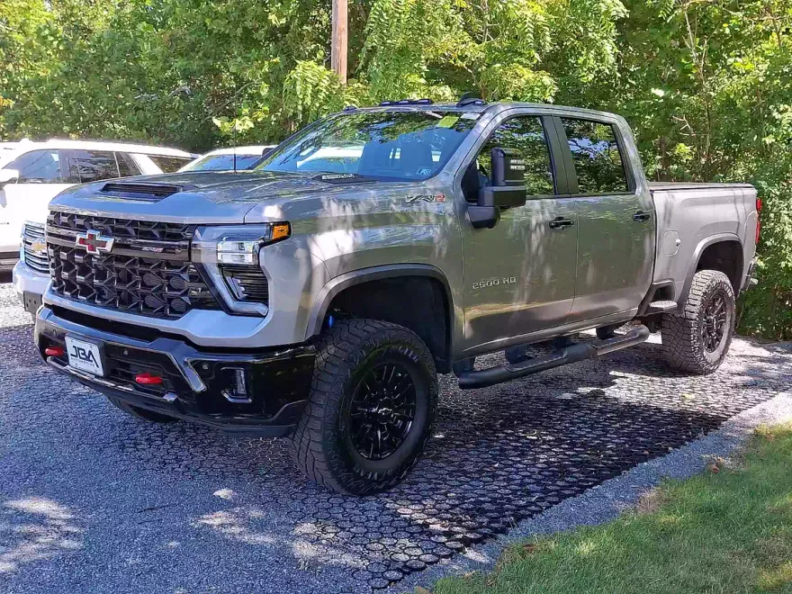 2025 Chevrolet Silverado 2500HD ZR2 photo 1