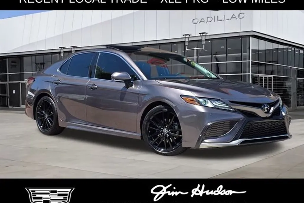 2020 Toyota Camry XLE V6 photo 1