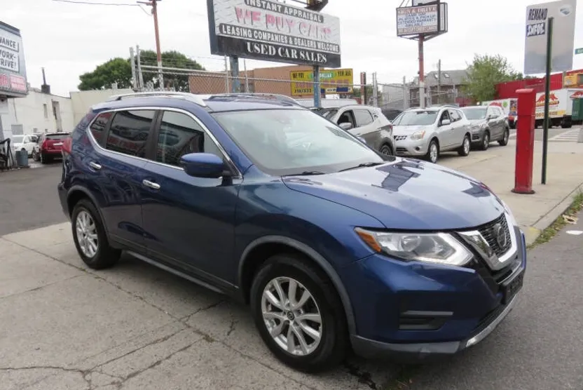 2019 Nissan Rogue SV photo 1
