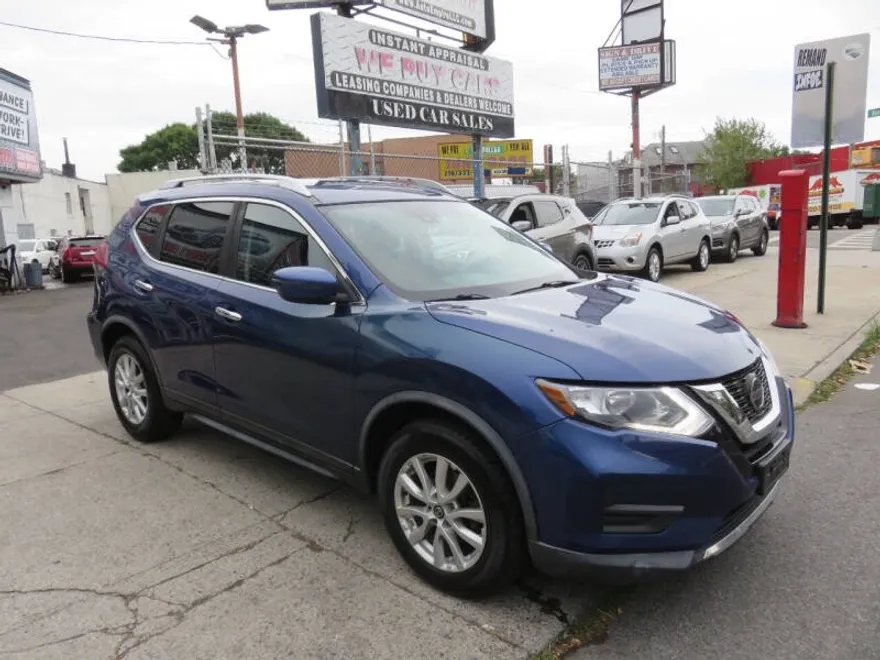 2019 Nissan Rogue SV photo 1