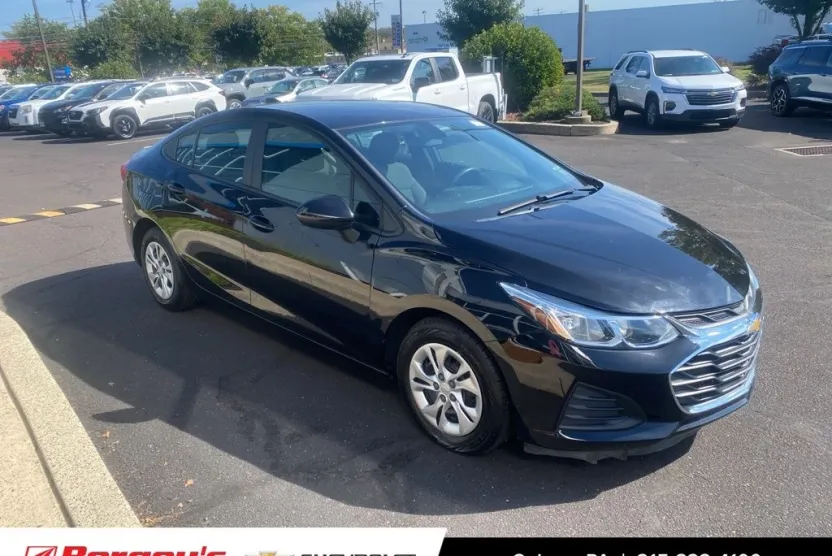 2019 Chevrolet Cruze LS photo 1