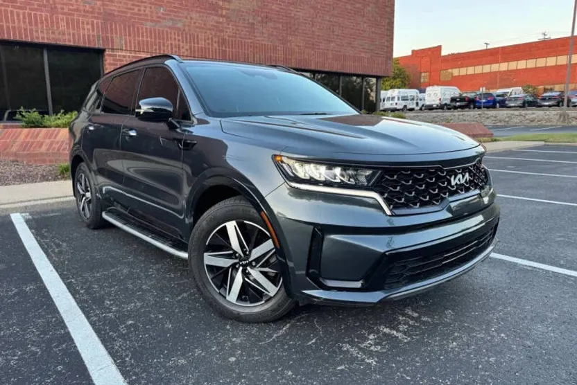 2023 Kia Sorento S photo 1