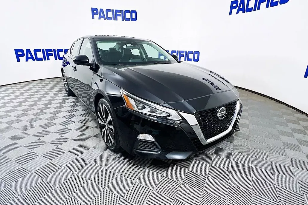 2022 Nissan Altima 2.5 SR photo 1