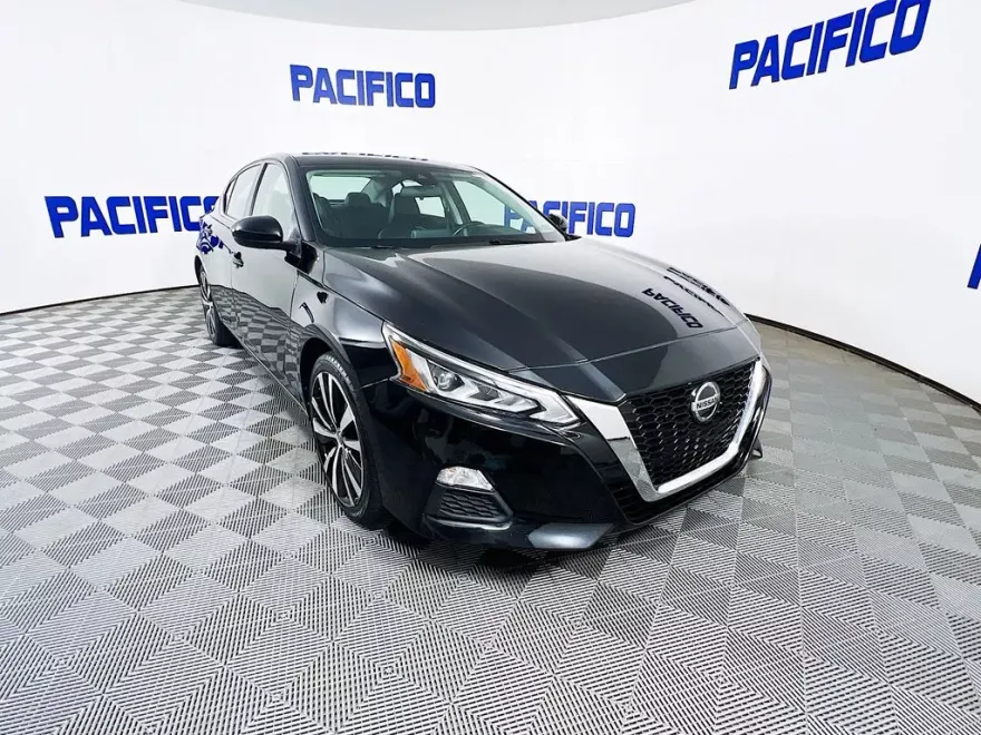 2022 Nissan Altima 2.5 SR photo 1