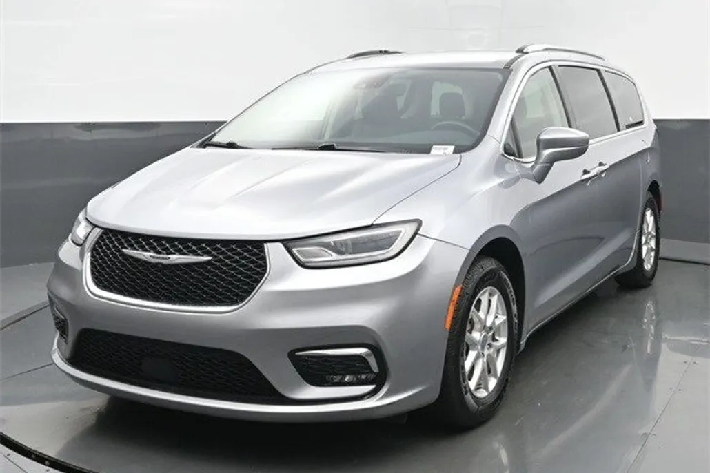 2021 Chrysler Pacifica Touring L photo 1