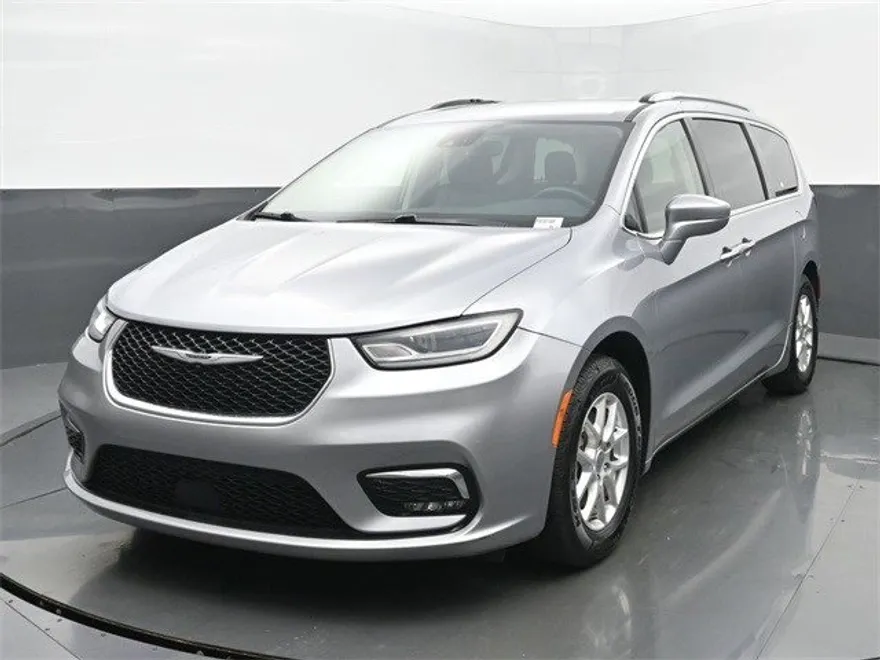 2021 Chrysler Pacifica Touring L photo 1